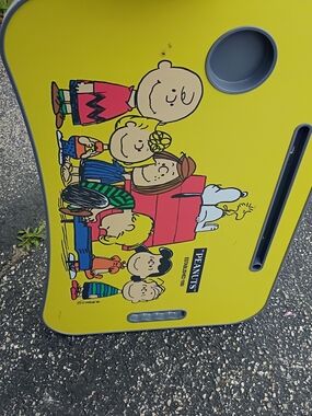 Peanuts Comic Strip Folding Table - Yellow Snoopy Design